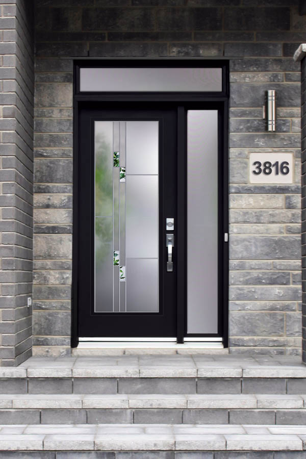 Une porte d'entrée moderne avec des inserts en verre Gabriella sur une dalle de porte plate.