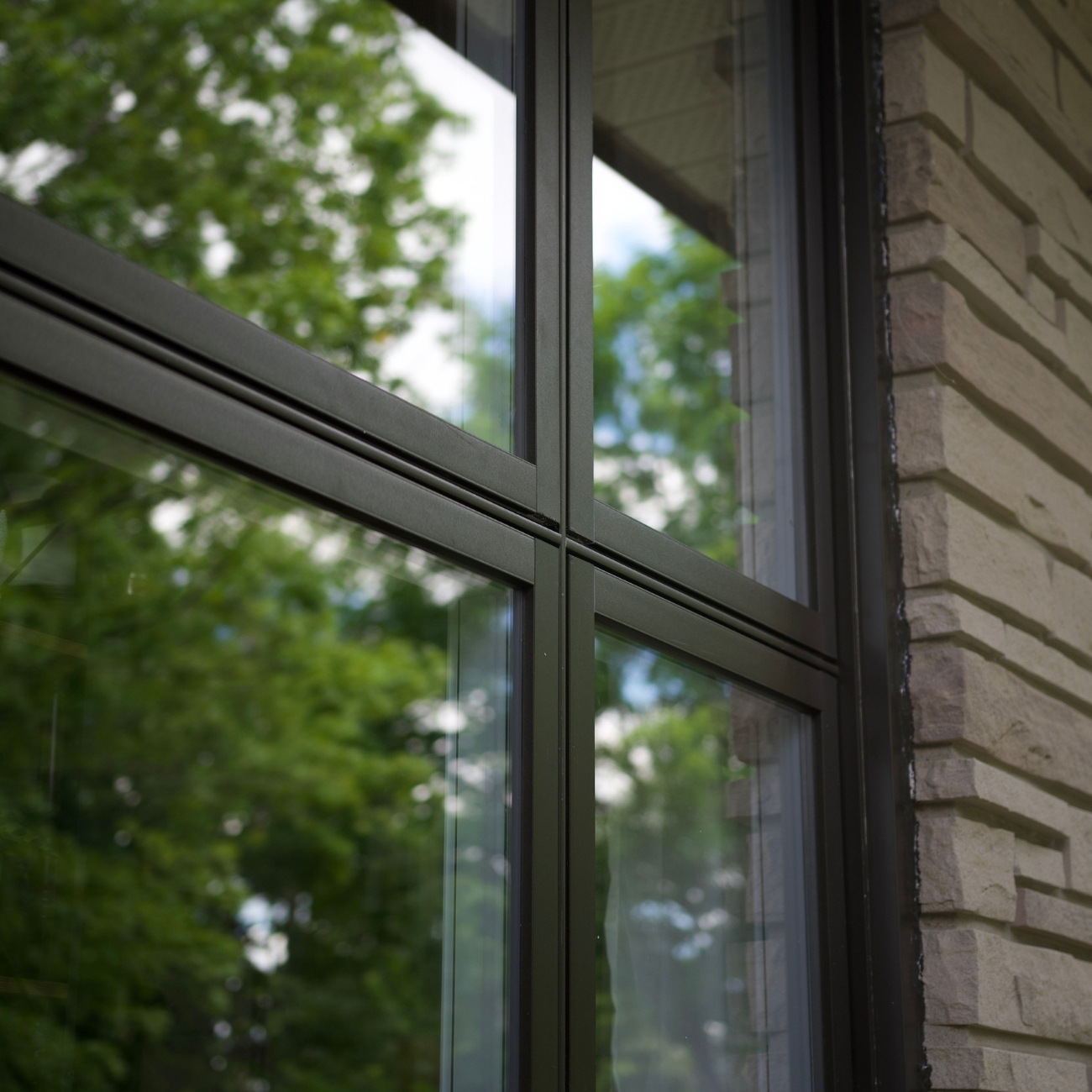 Side-by-side comparison of a double-pane window and a triple-pane window showing glass layers and argon-filled chambers