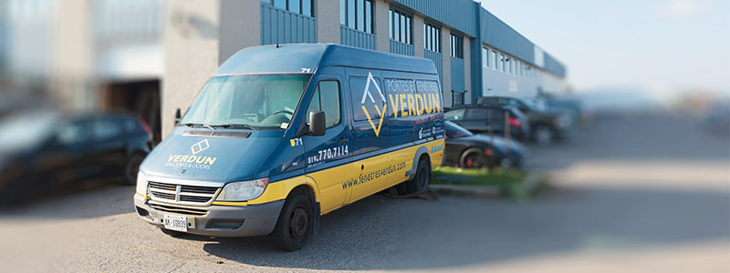 Un fourgon de vente de Verdun à l'extérieur de leur usine de fabrication à Ottawa.
